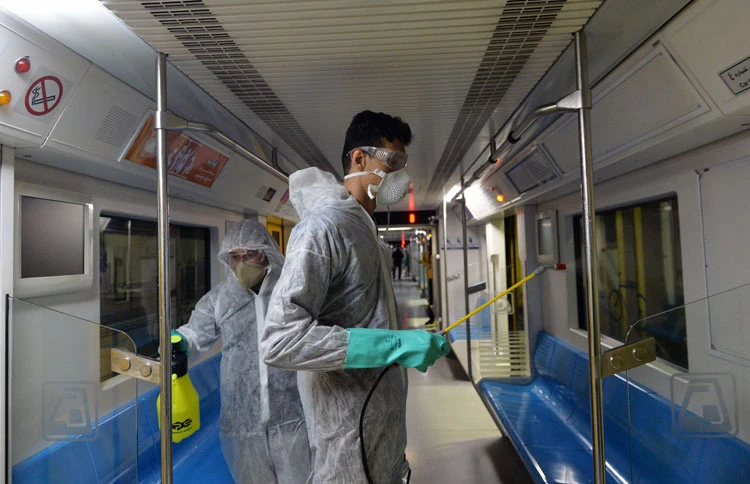 Tahran Belediyesi koronavirüsle mücadele kapsamında dezenfekte çalışması yapıyor